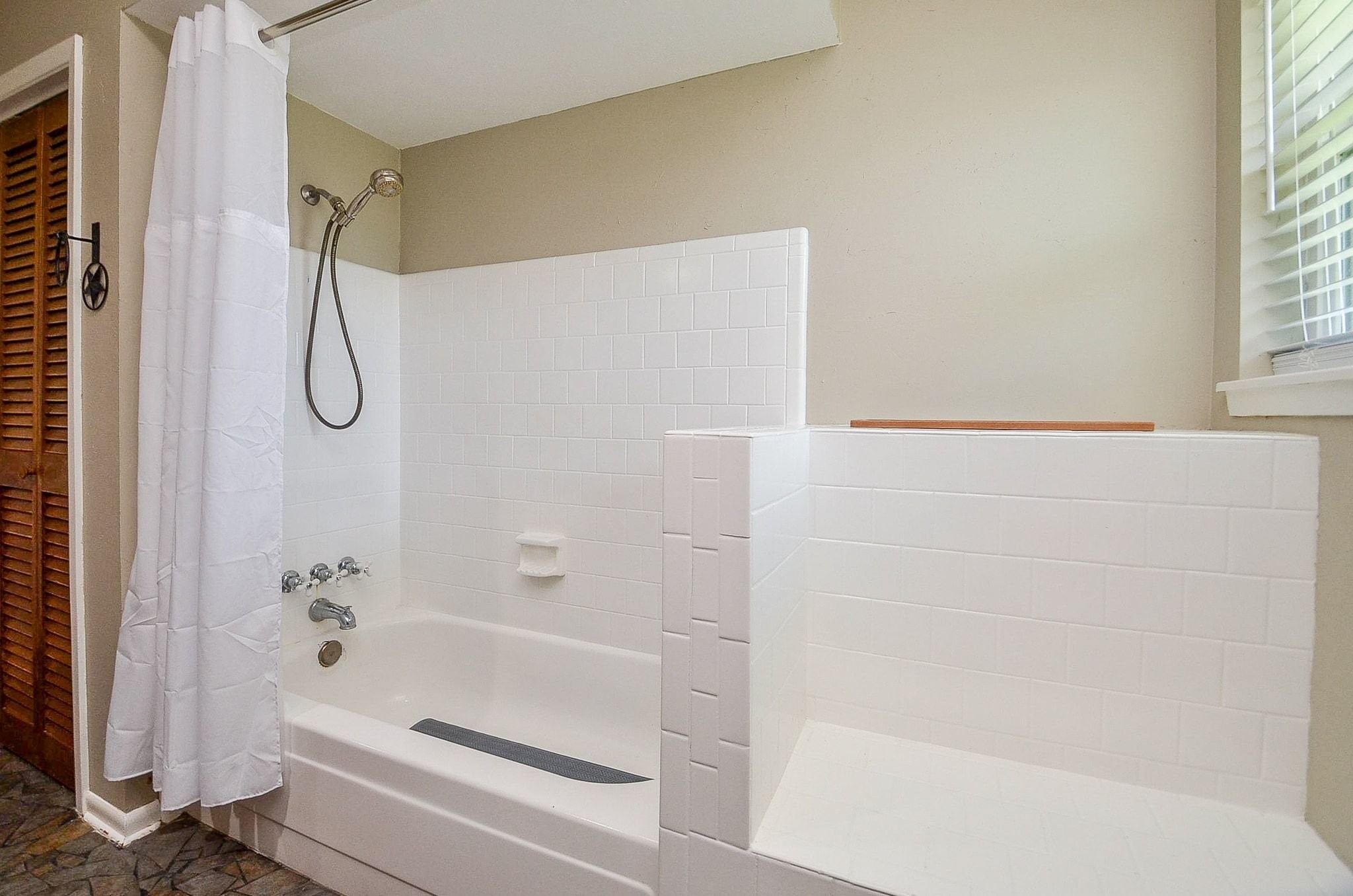 2500 County Road 62 Rosharon, TX 77583 - Photo 26 of 48 a bathroom with a bath tub with a shower