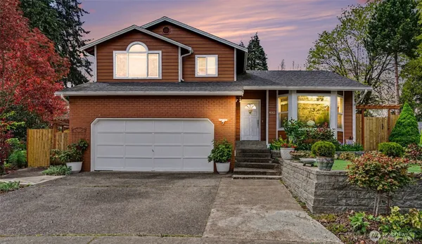 $795,000 | 4002 Northeast 7th Court, Renton, WA 98056