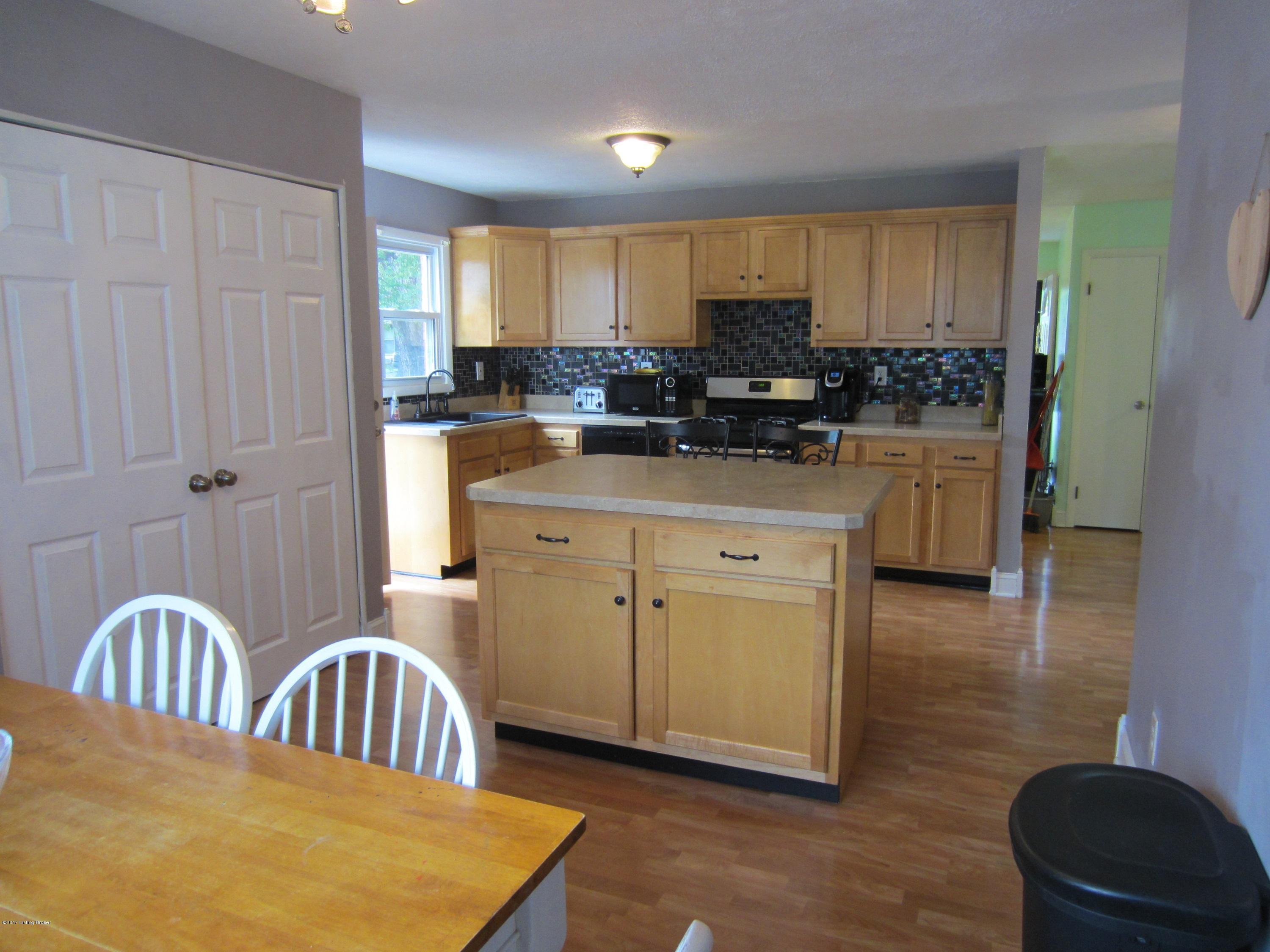 6712 Barbrook Road Louisville, KY 40258 - Photo 3 of 18 Super nice kitchen for this price!