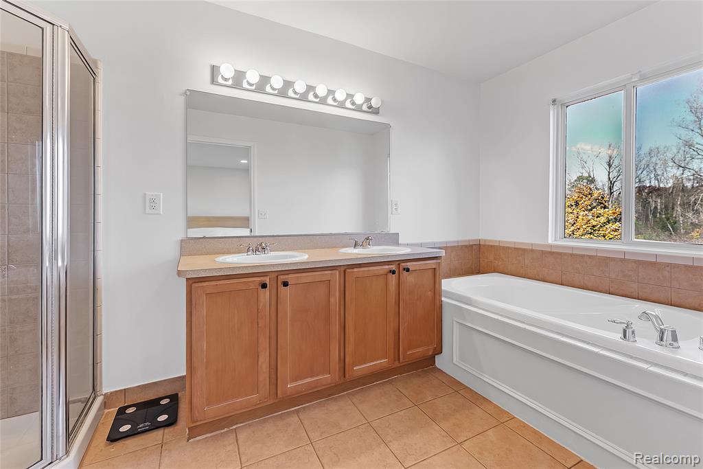 2178 Lagoon Drive Rochester Hills, MI 48309 - Photo 24 of 38