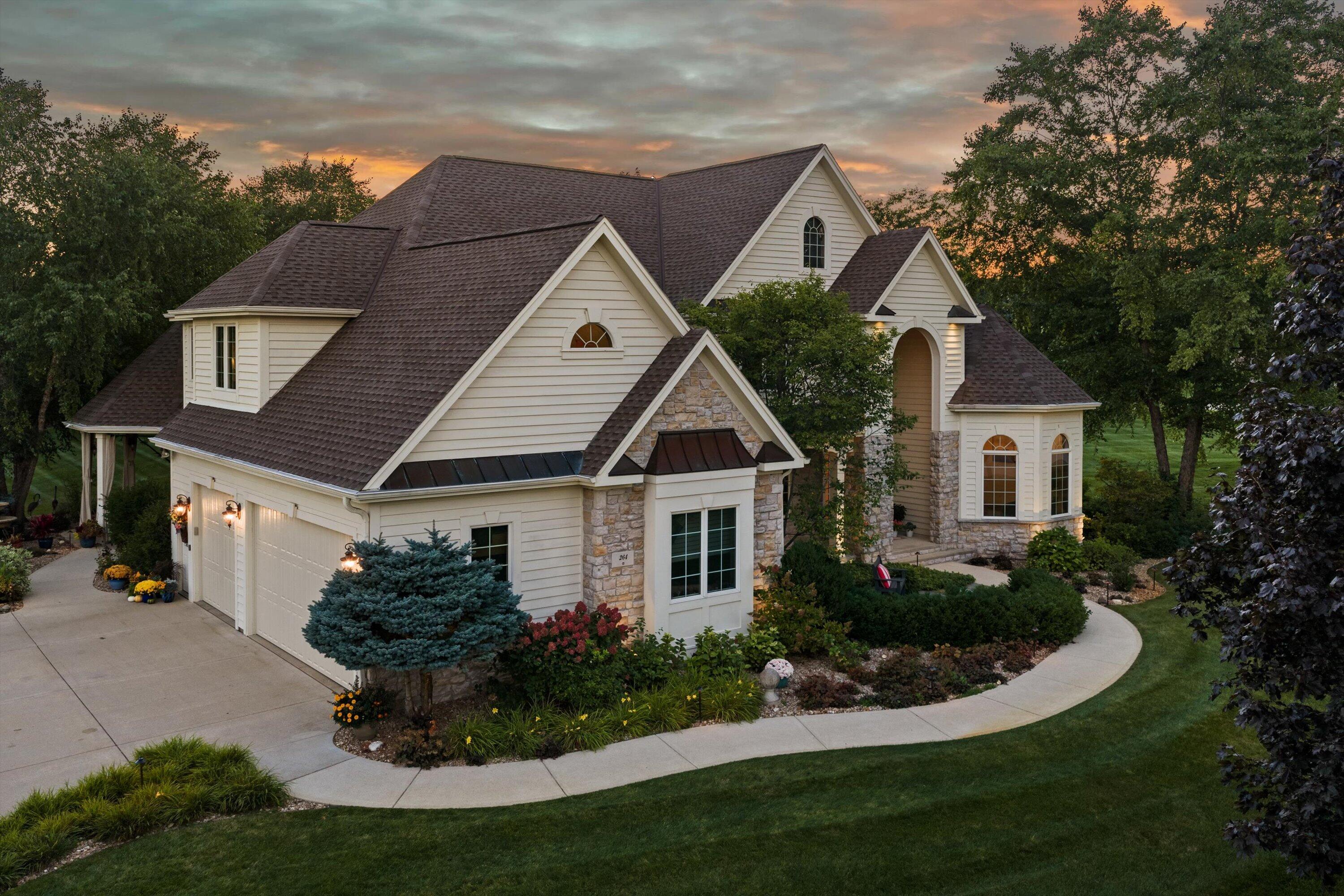 264 Steeple Pointe Circle Delafield, WI 53018 - Photo 98 of 120 Sidde view