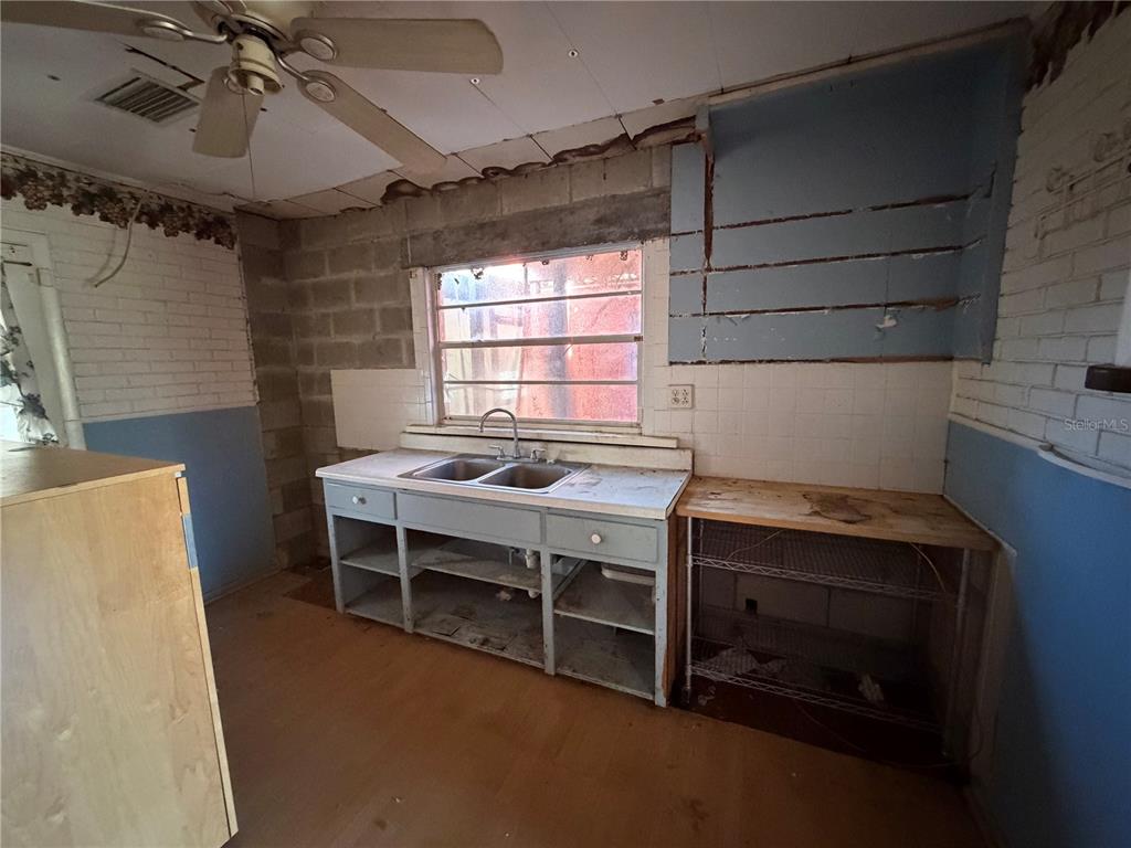 9602 North Taylor Road Seffner, FL 33584 - Photo 16 of 24 a view of cabinets and workspace