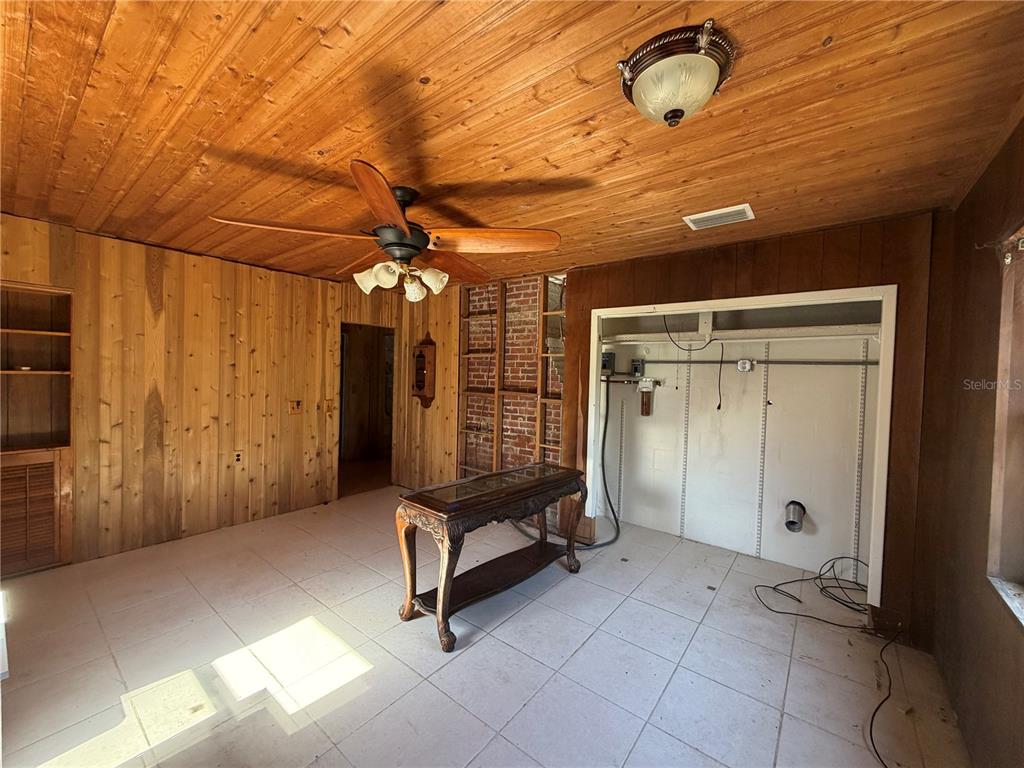 9602 North Taylor Road Seffner, FL 33584 - Photo 24 of 24 a view of a room with gym equipment
