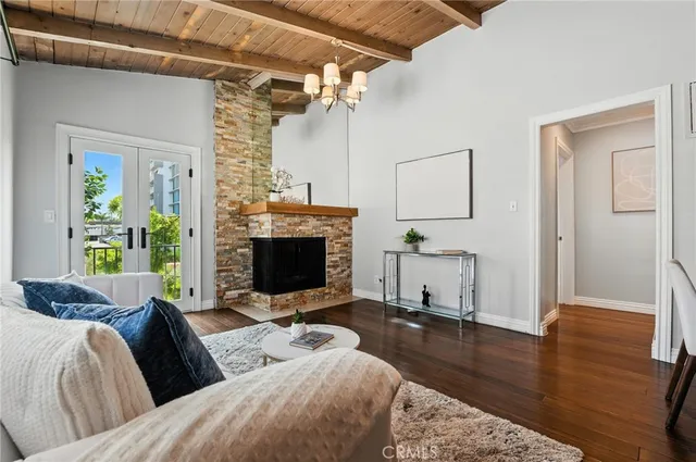 $1,950,000 | 3315 Strongs Drive, Los Angeles, CA 90292