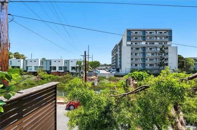 $1,950,000 | 3315 Strongs Drive, Los Angeles, CA 90292