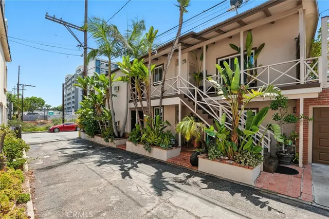 $1,950,000 | 3315 Strongs Drive, Los Angeles, CA 90292