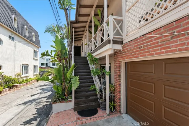 $1,950,000 | 3315 Strongs Drive, Los Angeles, CA 90292