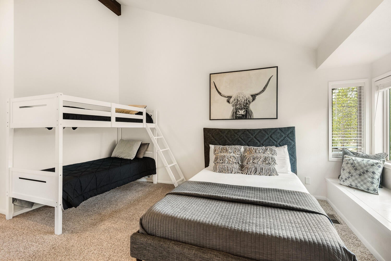 17536 Meadow Lark Lane Sunriver, OR 97707 - Photo 24 of 37 Bedroom #3