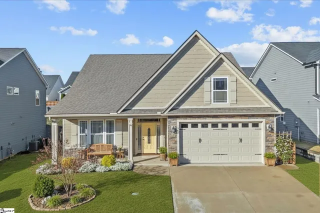 $440,000 | 402 Grantleigh Court, Simpsonville, SC 29680