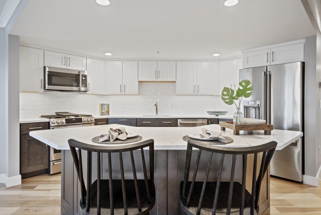 11 Cushing Place, Unit 201, Chelmsford, MA 01824 Compass