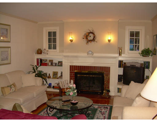 23 Homestead Road Holden, MA 01520 - Photo 3 of 16 Gallery Image 3