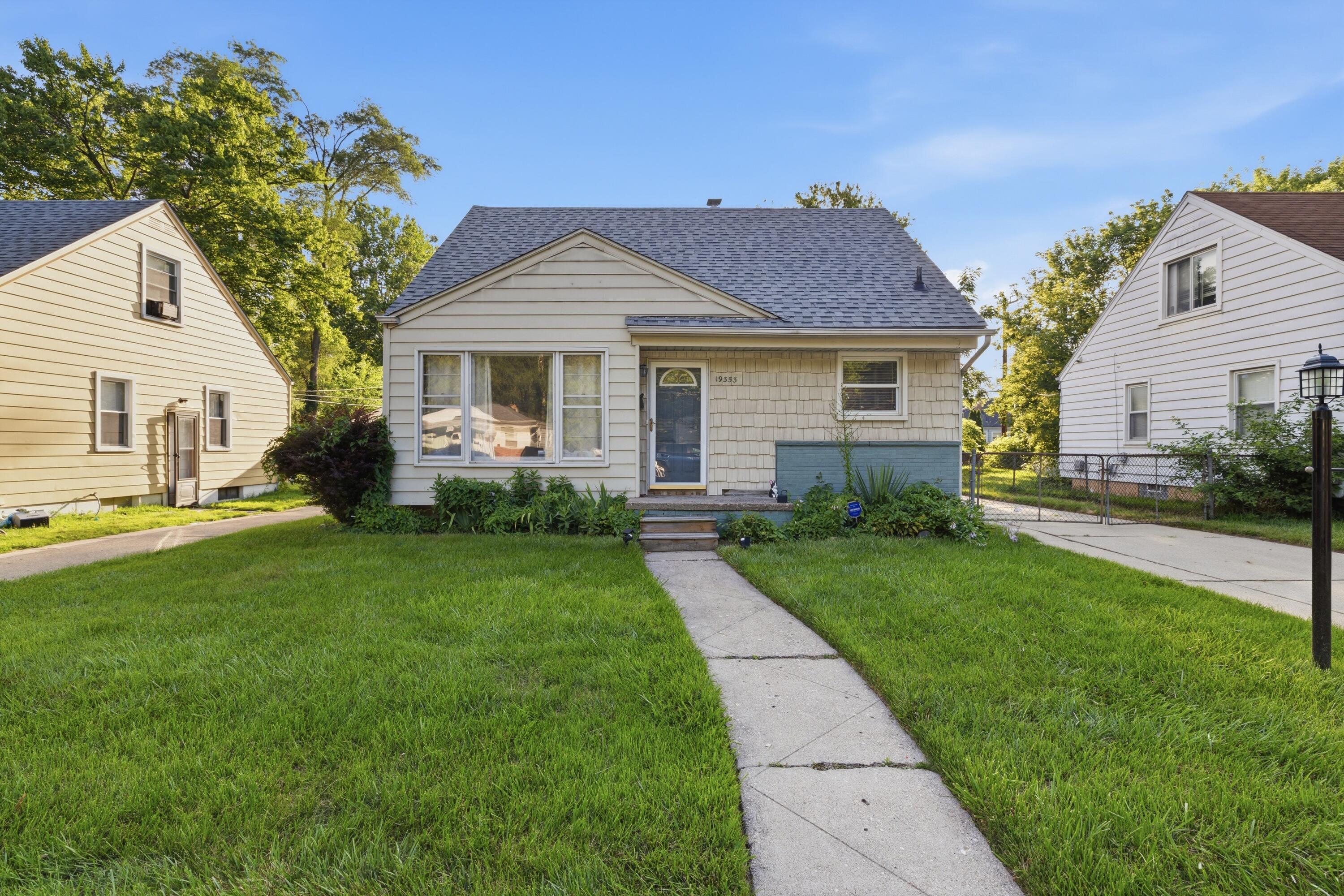 19353 Denby Street Redford, MI 48240 - Photo 1 of 30 19353_Denby_Street_Redford_Township_001