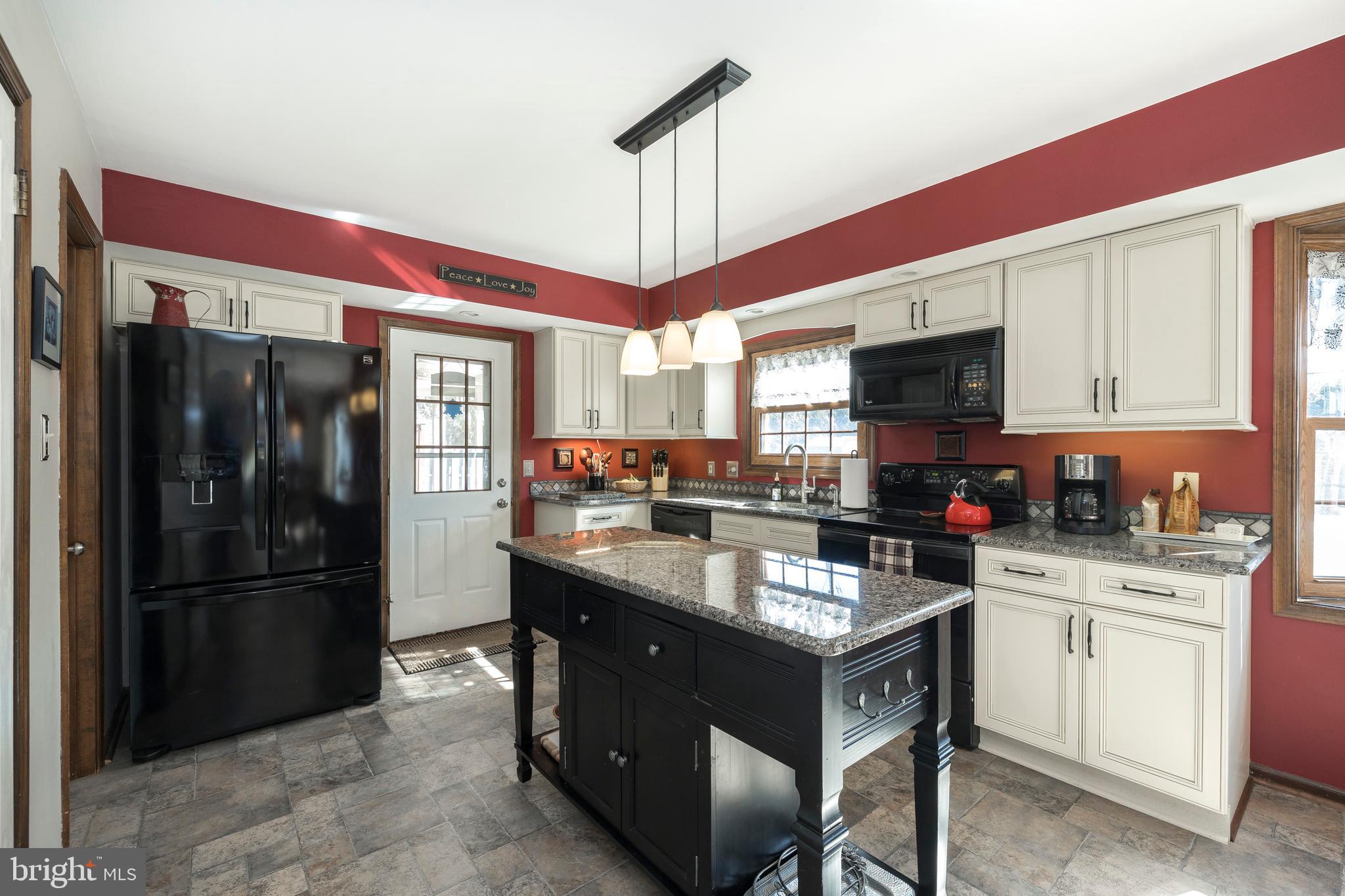 201 Julie Road Chalfont, PA 18914 - Photo 6 of 45 Gallery Image 6