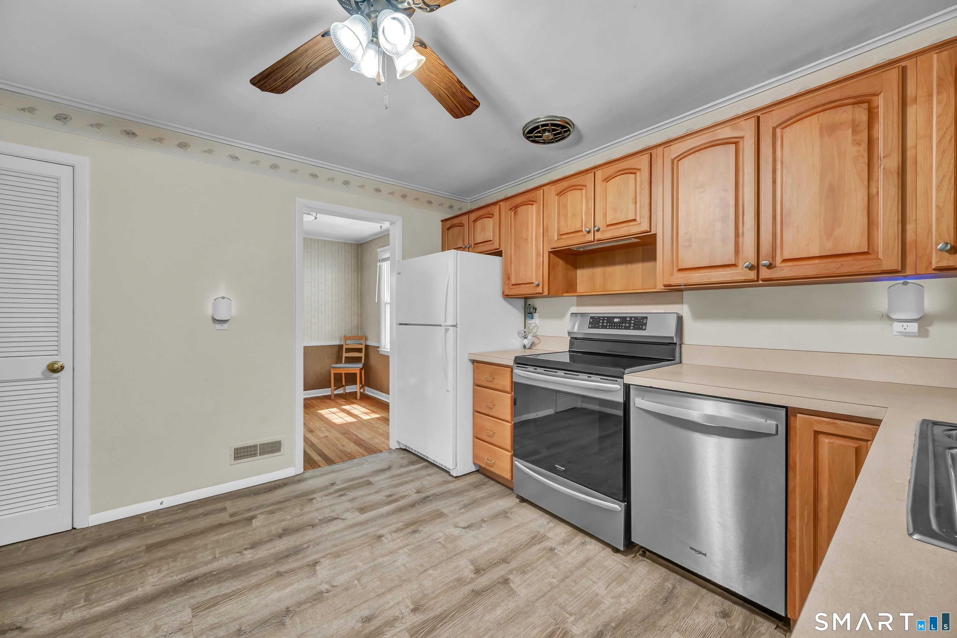 3 Mountain Road Danbury, CT 06810 - Photo 11 of 34
