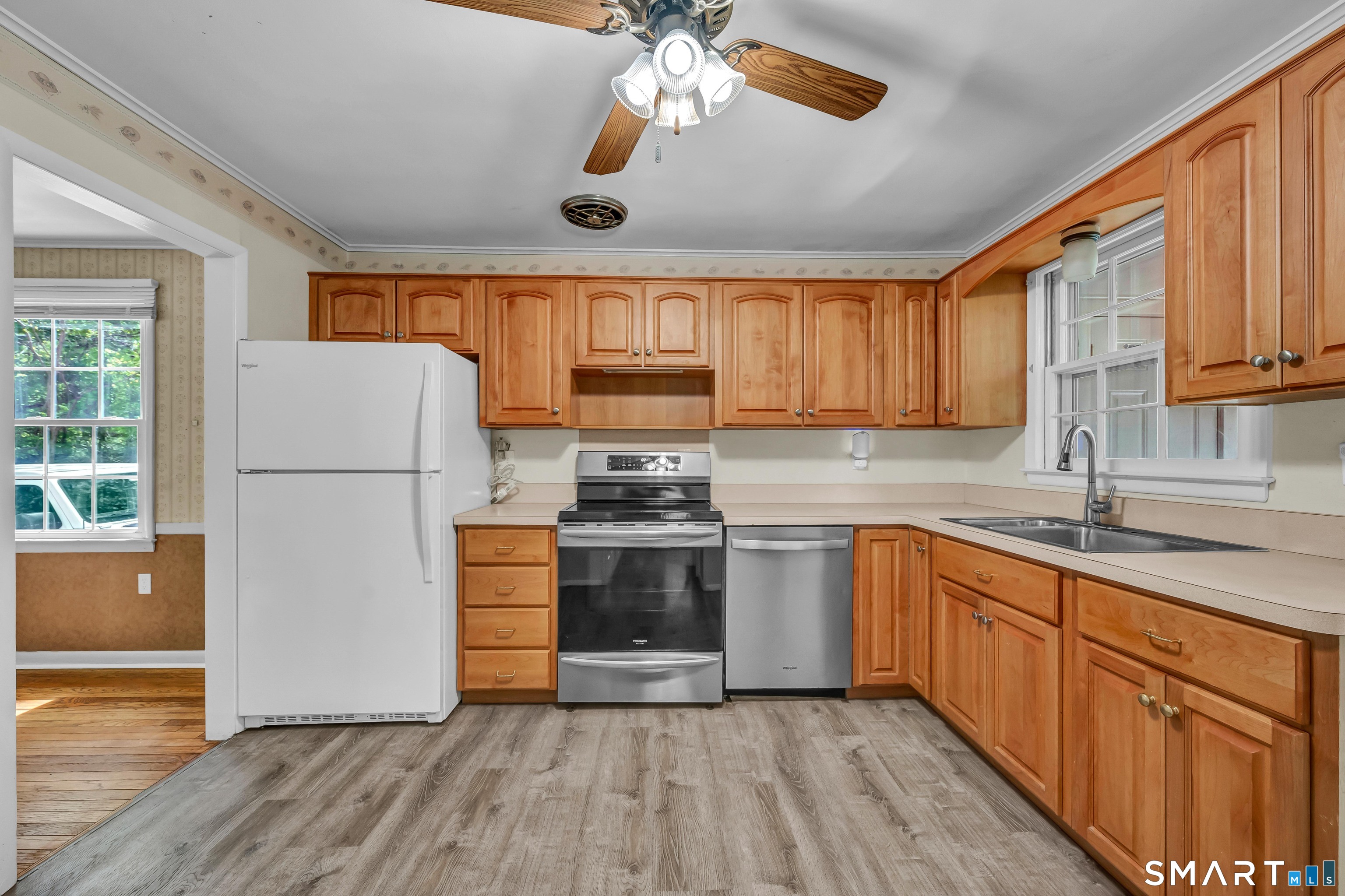 3 Mountain Road Danbury, CT 06810 - Photo 10 of 34
