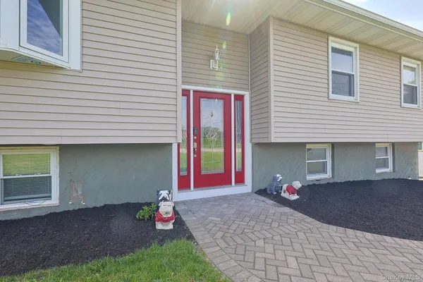 $400,000 | 4 North Drive, Poughkeepsie, NY 12603