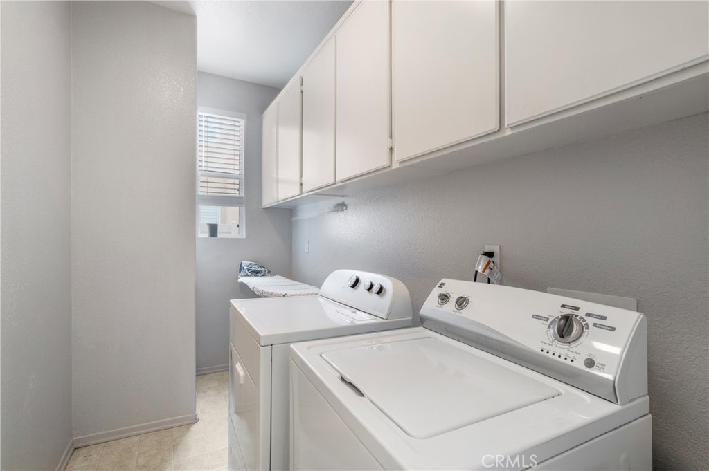 8946 Burlington Circle Riverside, CA 92508 - Photo 17 of 26 a utility room with dryer and washer