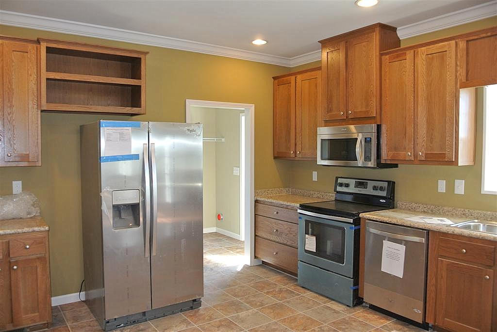 4044 Light Pink Road Louisville, TN 37777 - Photo 16 of 40 Large Kitchen
