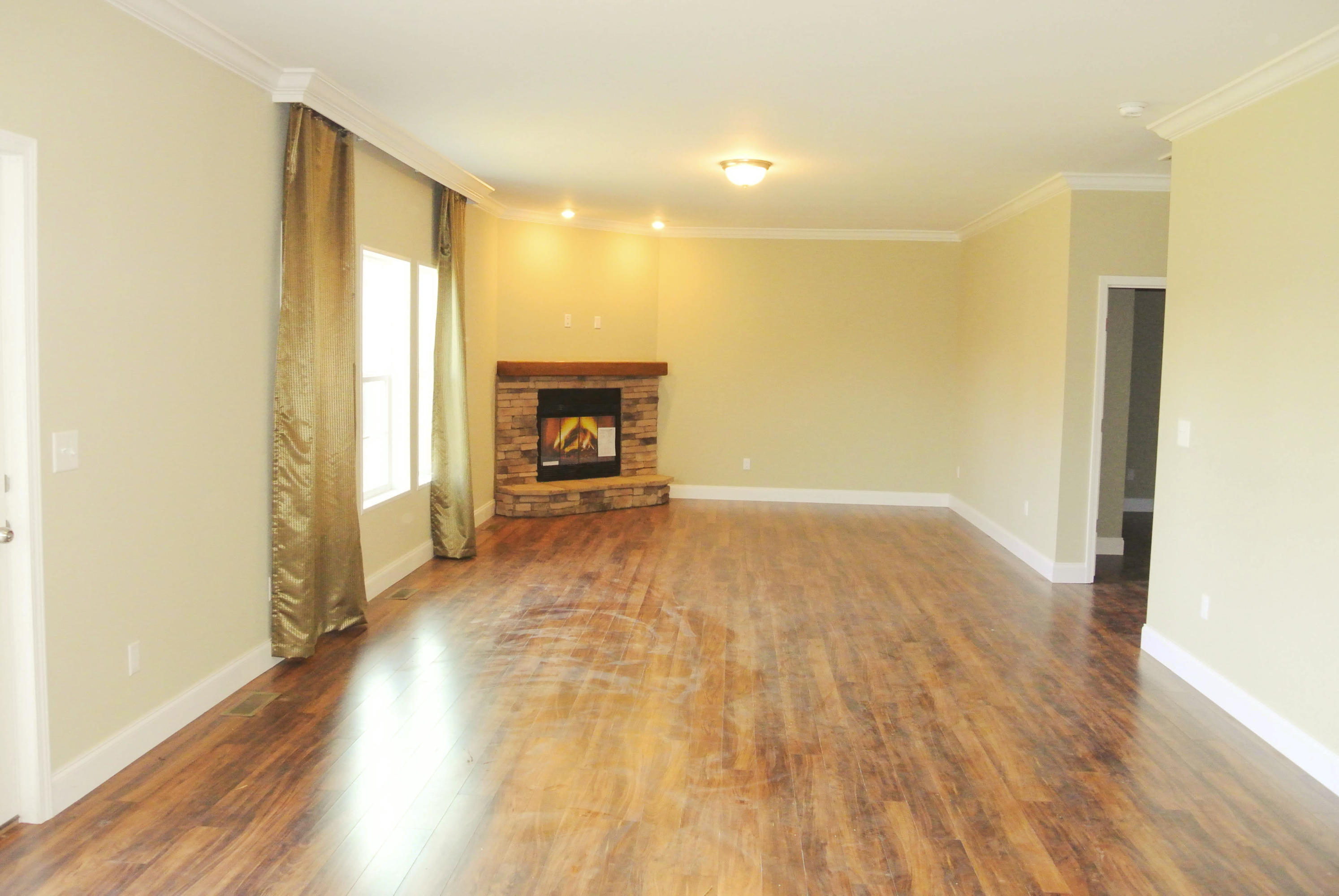 4044 Light Pink Road Louisville, TN 37777 - Photo 21 of 40 Bright Great Room