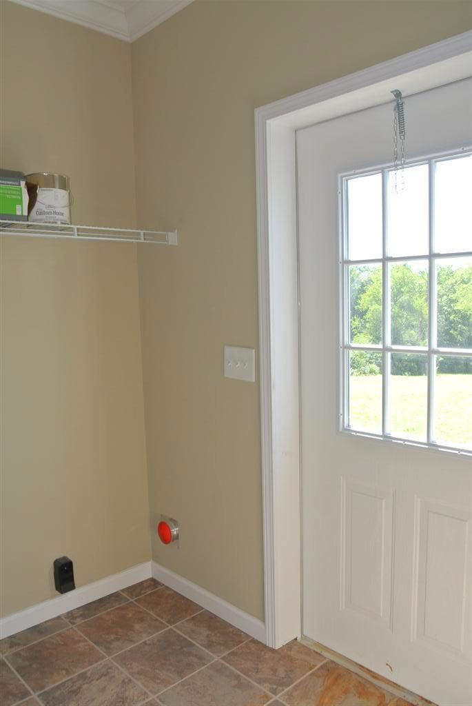 4044 Light Pink Road Louisville, TN 37777 - Photo 23 of 40 Laundry Room