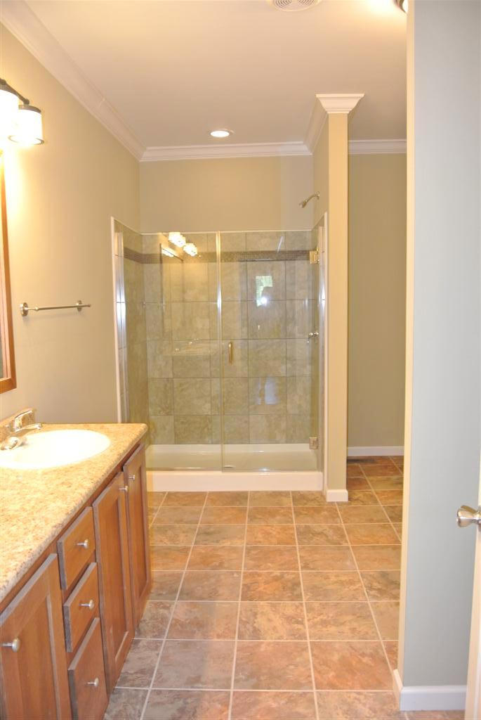 4044 Light Pink Road Louisville, TN 37777 - Photo 26 of 40 Large Master Bathroom