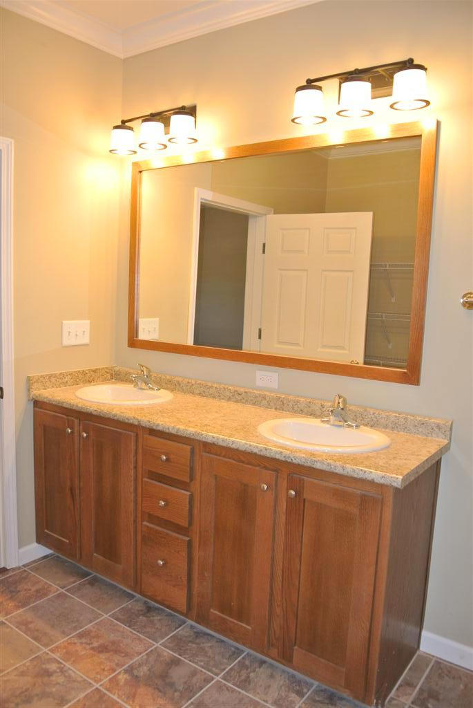 4044 Light Pink Road Louisville, TN 37777 - Photo 29 of 40 Vanity