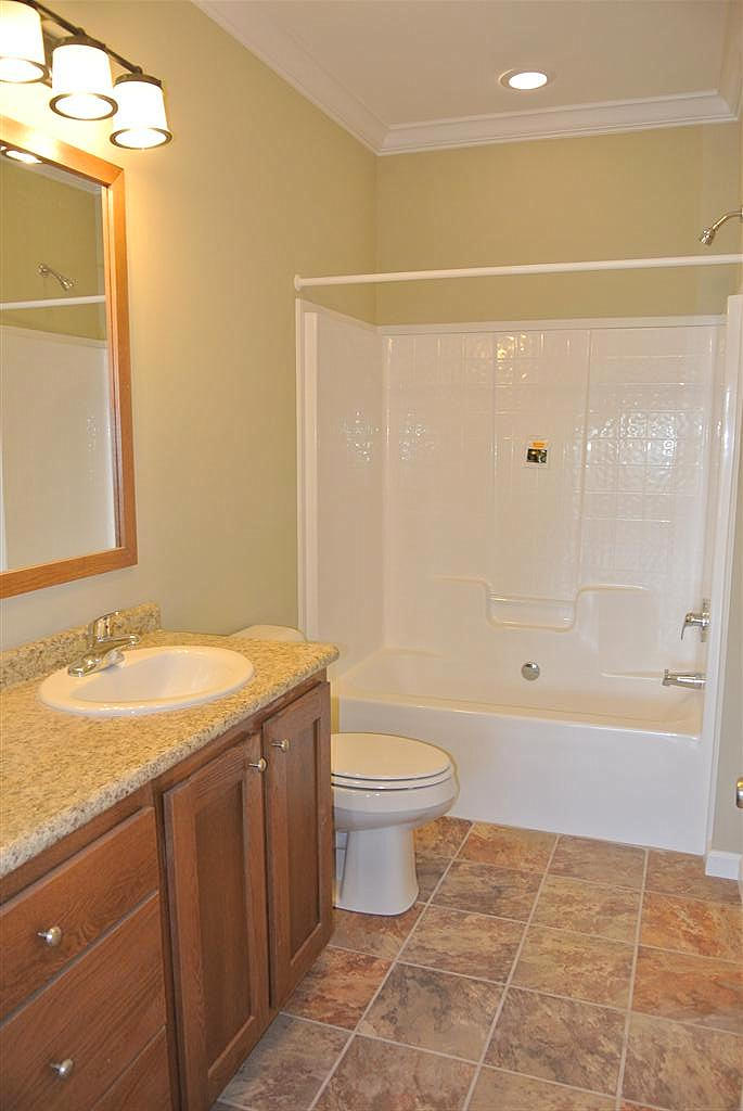 4044 Light Pink Road Louisville, TN 37777 - Photo 32 of 40 Bathroom