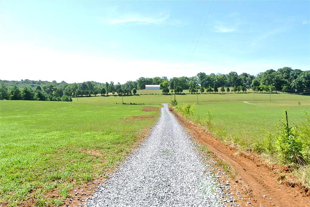 4044 Light Pink Road Louisville, TN 37777 - Photo 39 of 40 Long Driveway