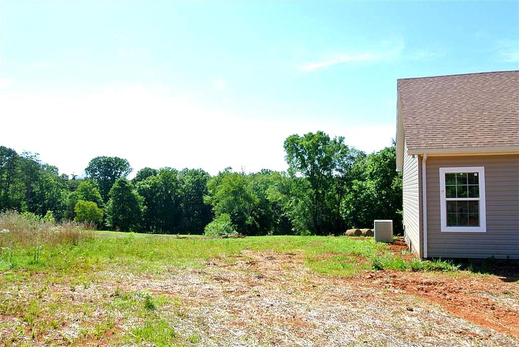 4044 Light Pink Road Louisville, TN 37777 - Photo 7 of 40 Open Fields