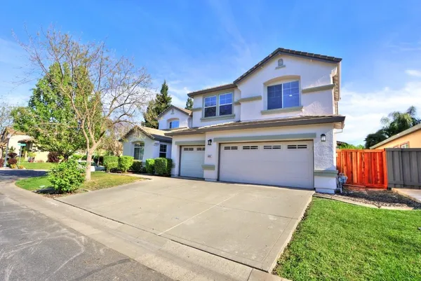$1,075,000 | 451 Hawkcrest Circle, Sacramento, CA 95835