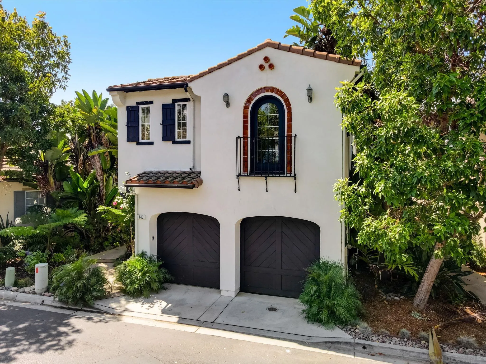 648 Beach Street Encinitas, CA 92024 - Photo 27 of 31 a front view of a house with a yard