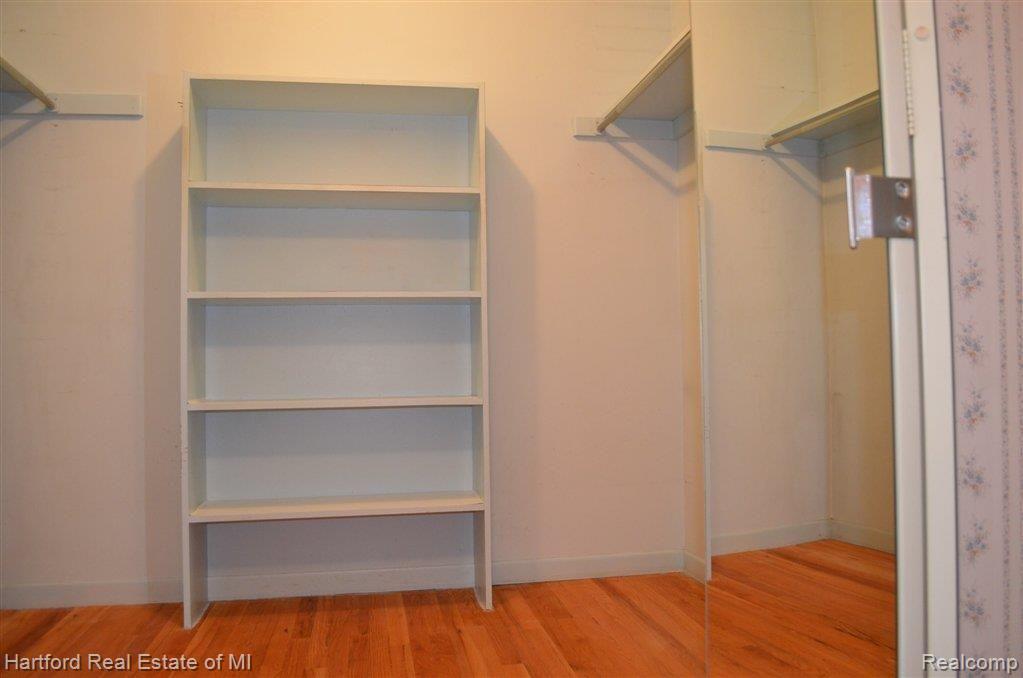 35675 Congress Road Farmington, MI 48335 - Photo 17 of 22 Closet