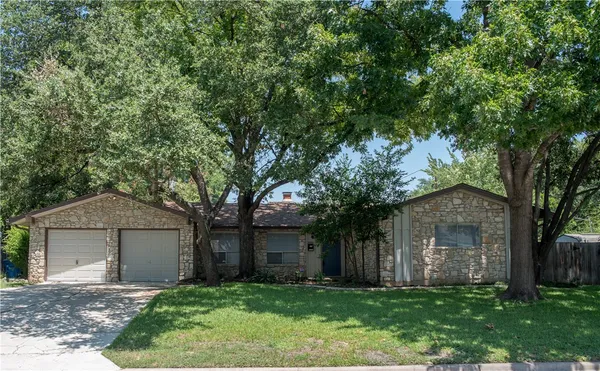 $3,995 | 2902 Silverleaf Drive, Austin, TX 78757
