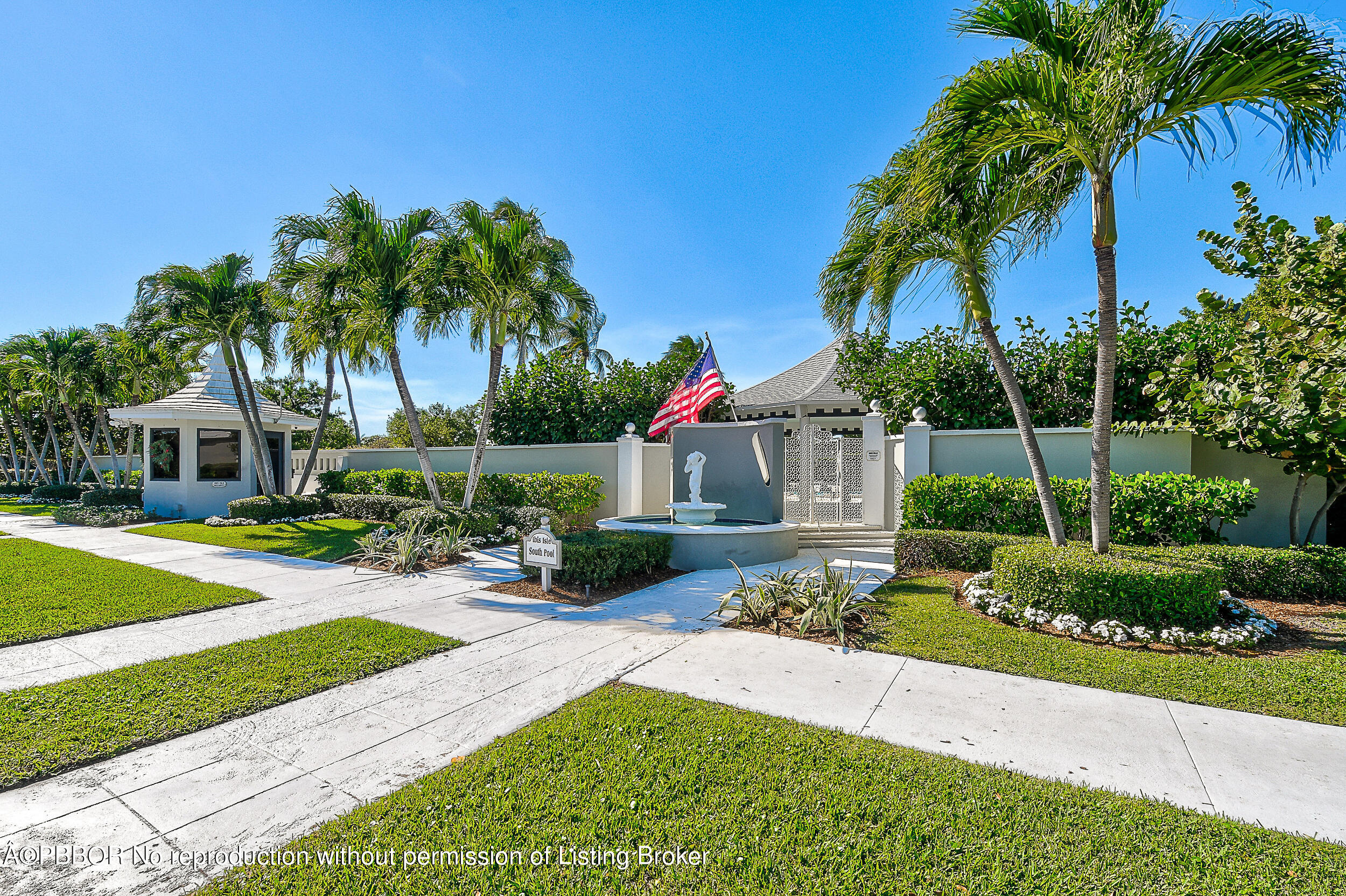 2170 Ibis Isle Road, Unit 2 Palm Beach, FL 33480 - Photo 27 of 38 a view of a house with garden and a tree