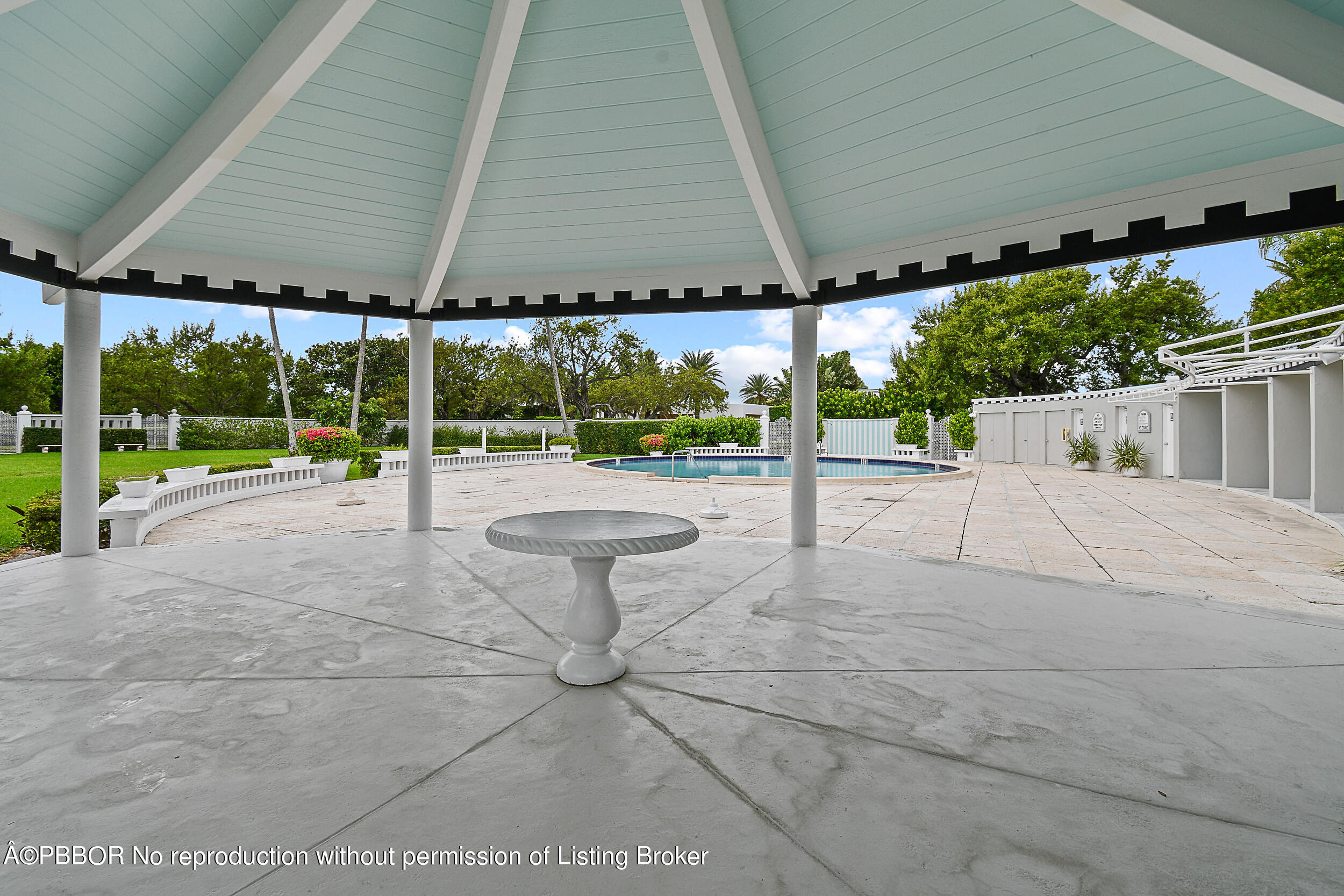 2170 Ibis Isle Road, Unit 2 Palm Beach, FL 33480 - Photo 28 of 38 a view of a backyard