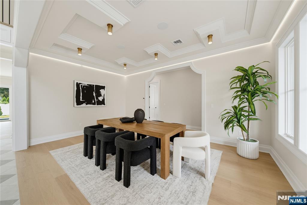 92 Oliver Road Paramus, NJ 07652 - Photo 5 of 50 Gallery Image 5
