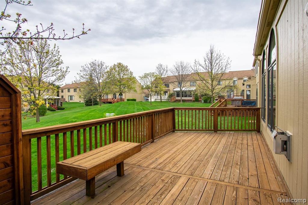 2231 Crystal Drive, Unit 25 Rochester Hills, MI 48309 - Photo 38 of 41