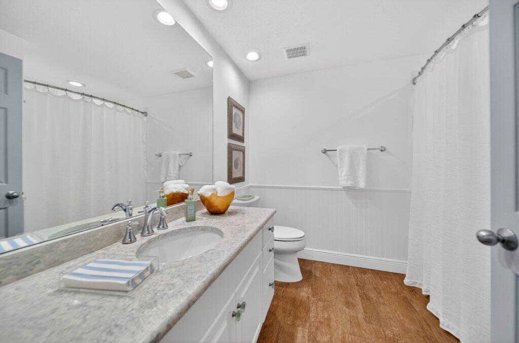 391 Northeast Plantation Road, Unit 215 Jensen Beach, FL 34957 - Photo 10 of 20 guestbath1.jpg-SMALL