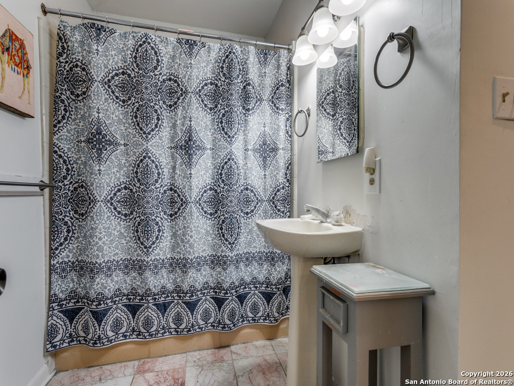 316 Elizabeth Road Terrell Hills, TX 78209 - Photo 19 of 25 a bathroom with a sink and mirror