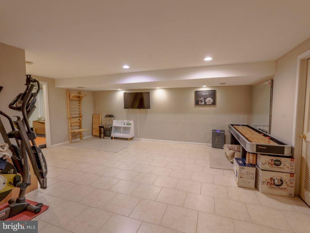 2014 Ryans Run Lansdale, PA 19446 - Photo 26 of 36 a view of a livingroom with furniture and a workspace