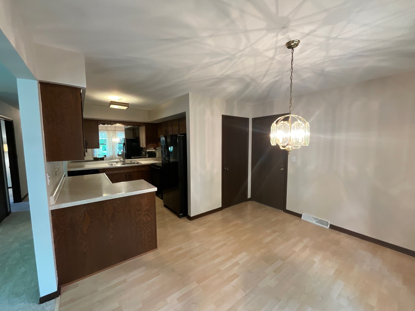 69 Devonshire Circle Elgin, IL 60123 - Photo 5 of 25