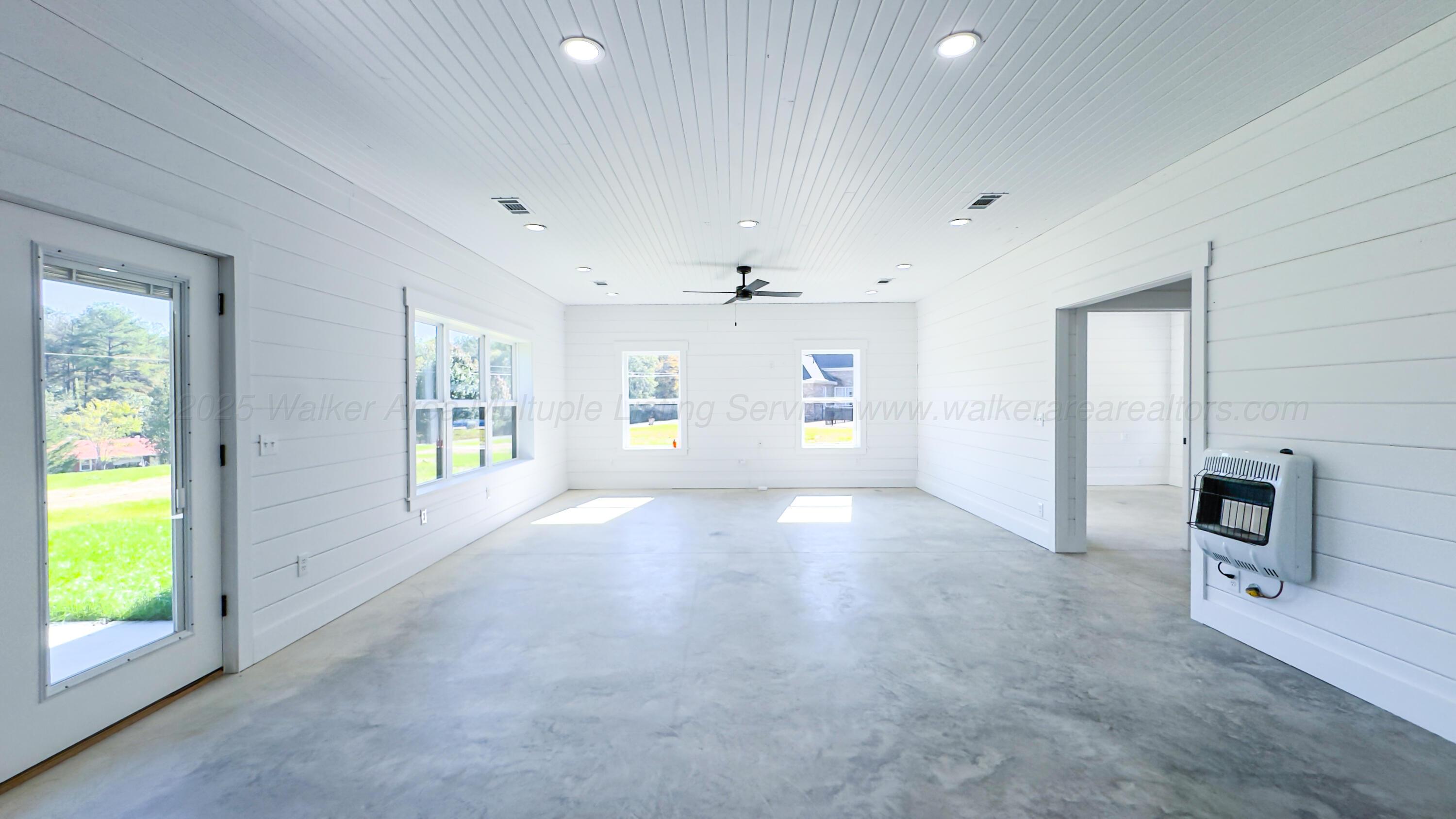 1063 Harbor Road Winfield, AL 35594 - Photo 4 of 46 IMG_7945