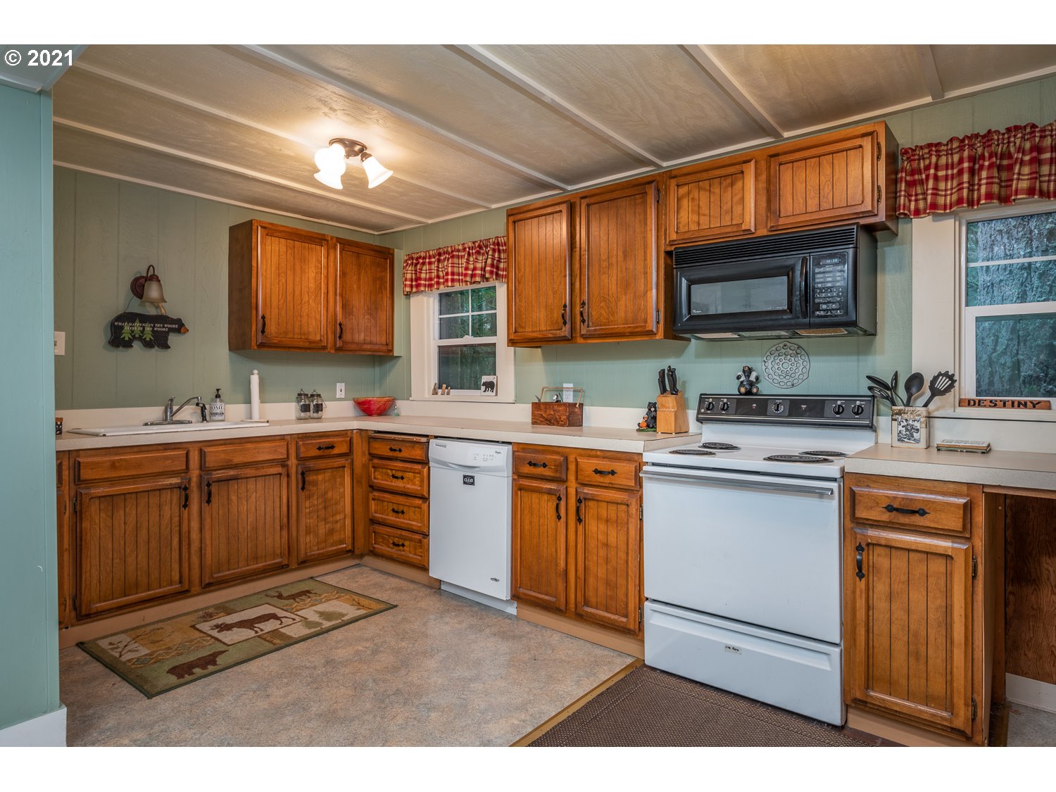27068 East Road 14 Rhododendron, OR 97049 - Photo 28 of 32 Gallery Image 28