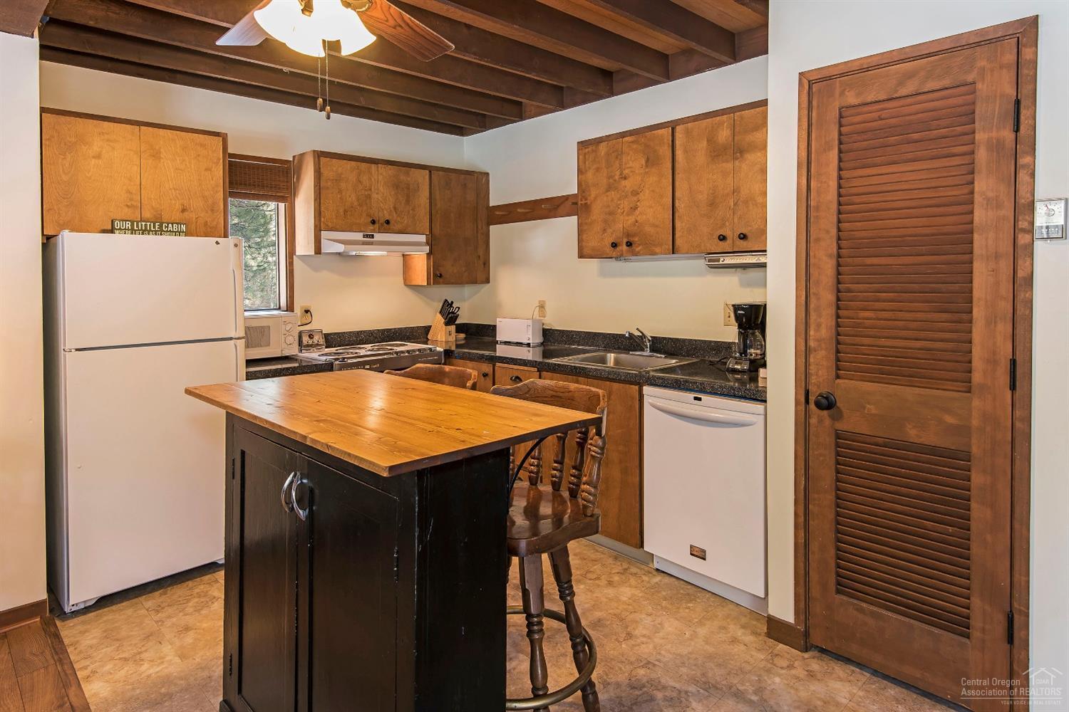 13584 Nine Bark Black Butte Ranch, OR 97759 - Photo 6 of 25 Gallery Image 6