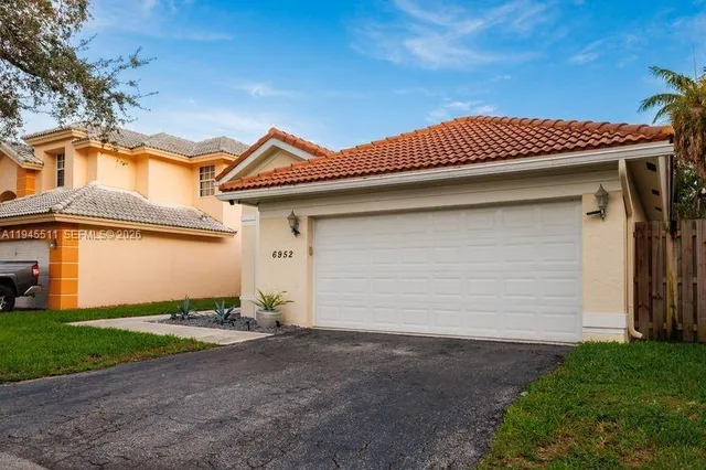 a view of a house with a yard
