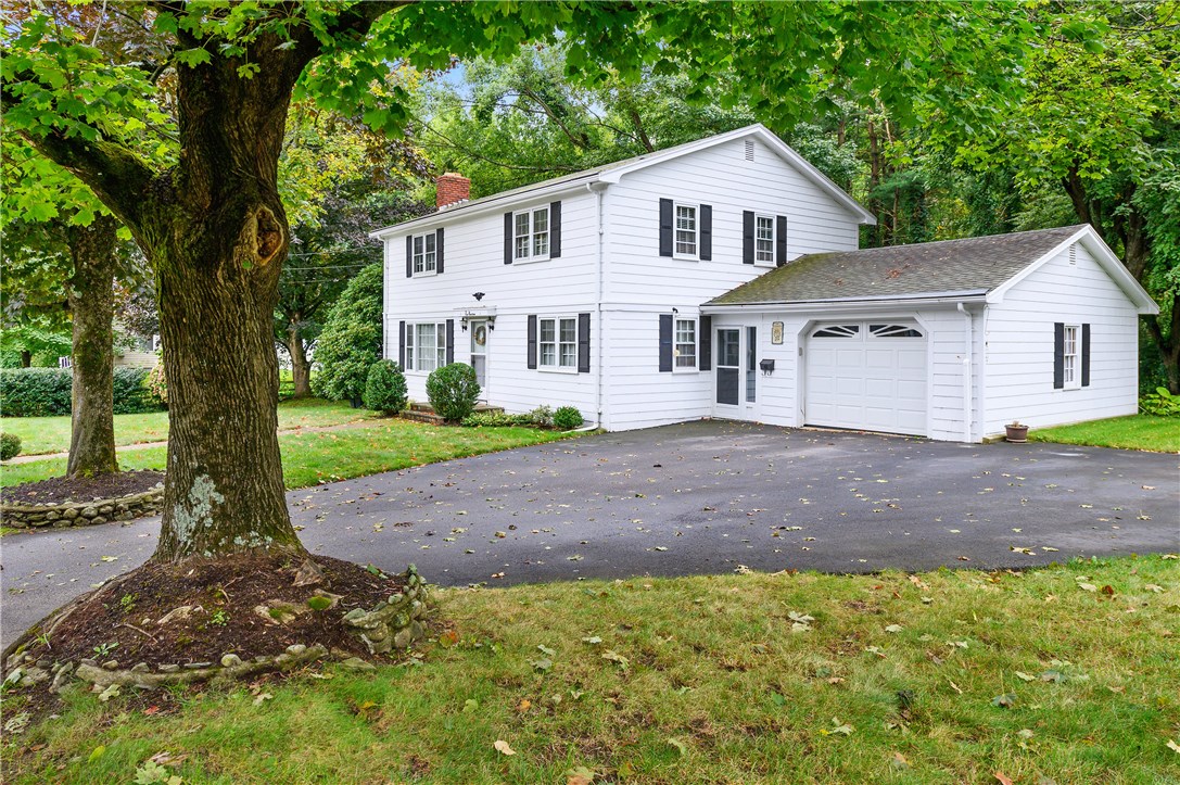 519 Mendon Road Woonsocket, RI 02895 - Photo 3 of 32