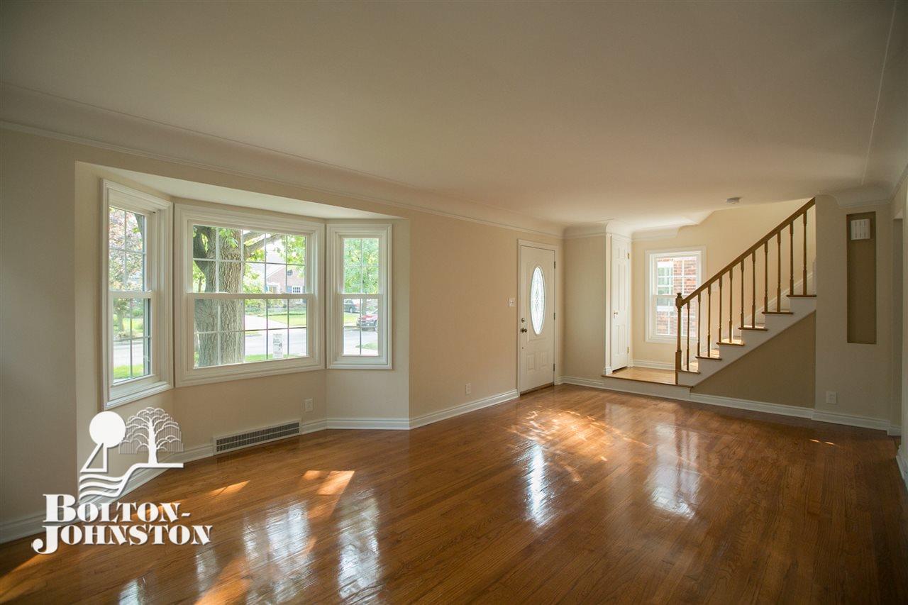 1386 Roslyn Road Grosse Pointe Woods, MI 48236 - Photo 2 of 23