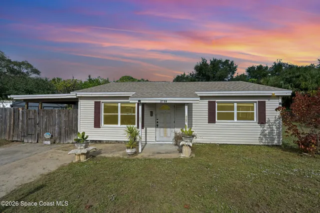 front view of house with a yard