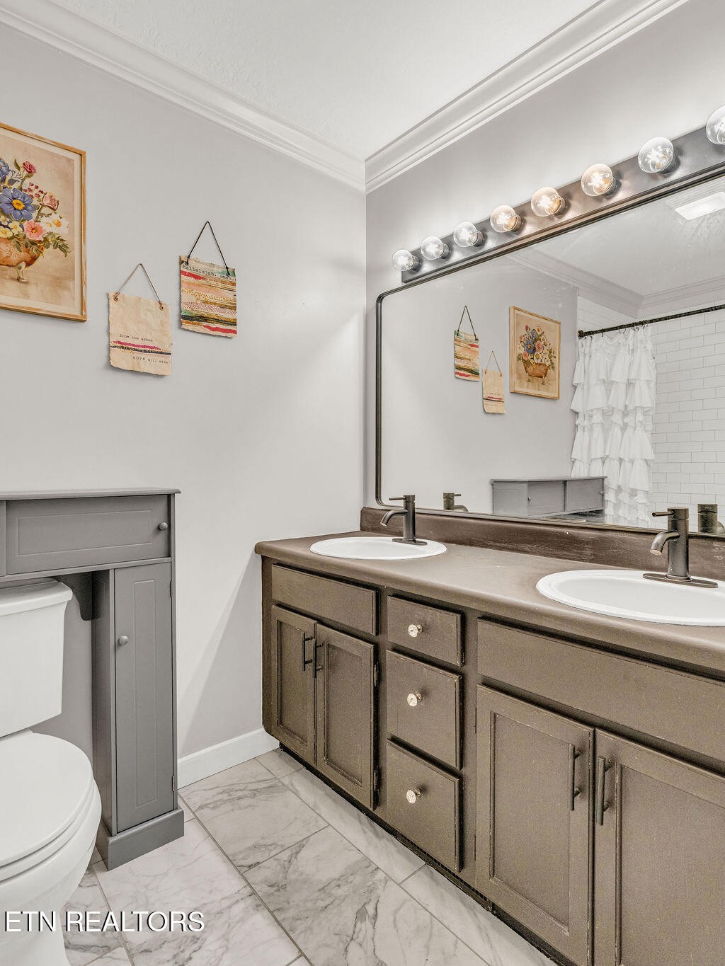 170 Cedar Circle Powell, TN 37849 - Photo 12 of 27 a bathroom with a toilet a sink and mirror