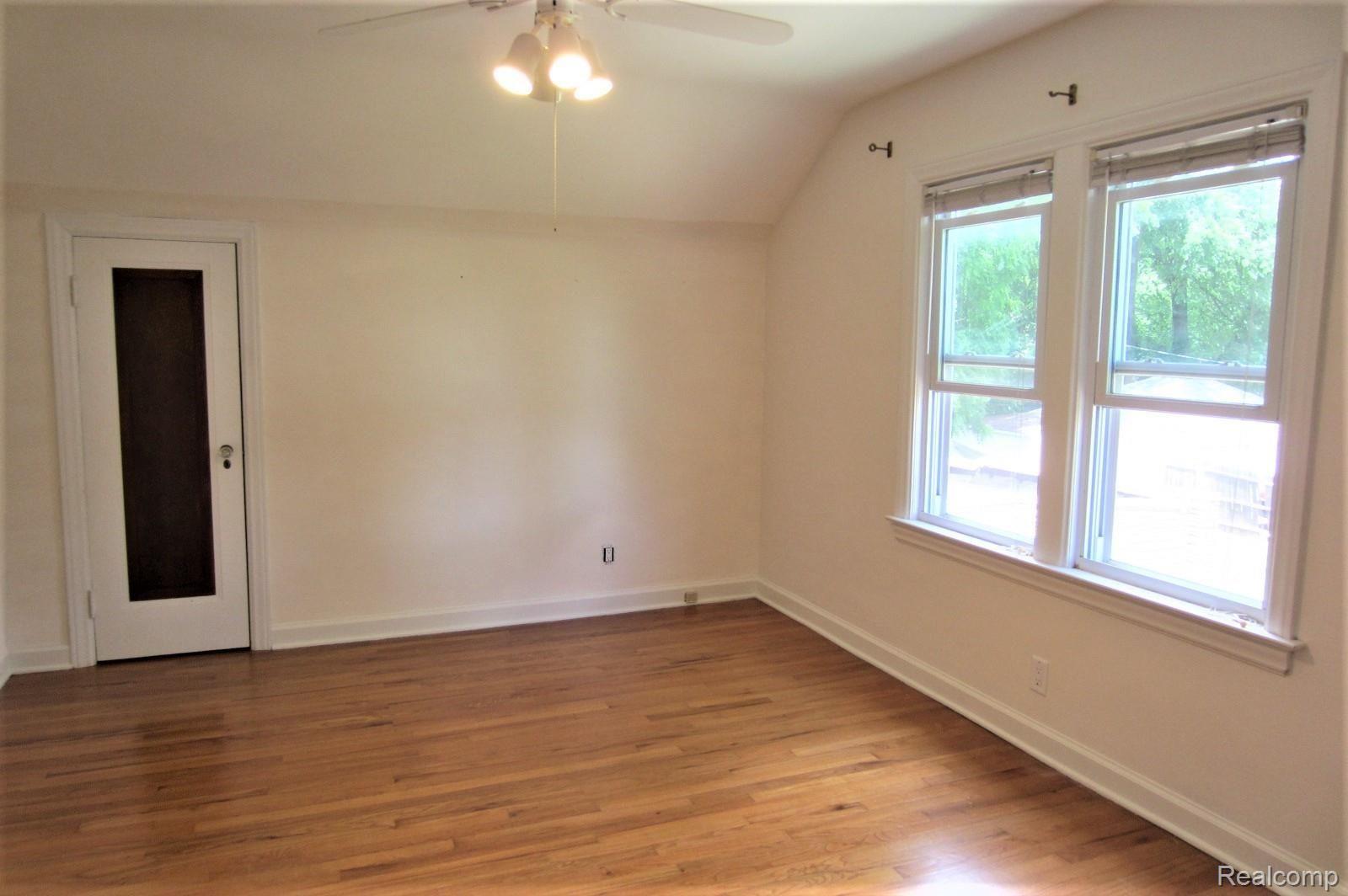 127 Ogemaw Road Pontiac, MI 48341 - Photo 14 of 30 Owner's Bedroom has angled ceiling lines, adding to the architectural interest.